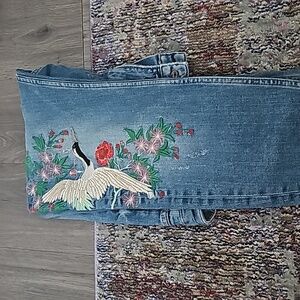 Zara woman embroidered Denim Mid-rise, ankle-length jeans with distressed bottom